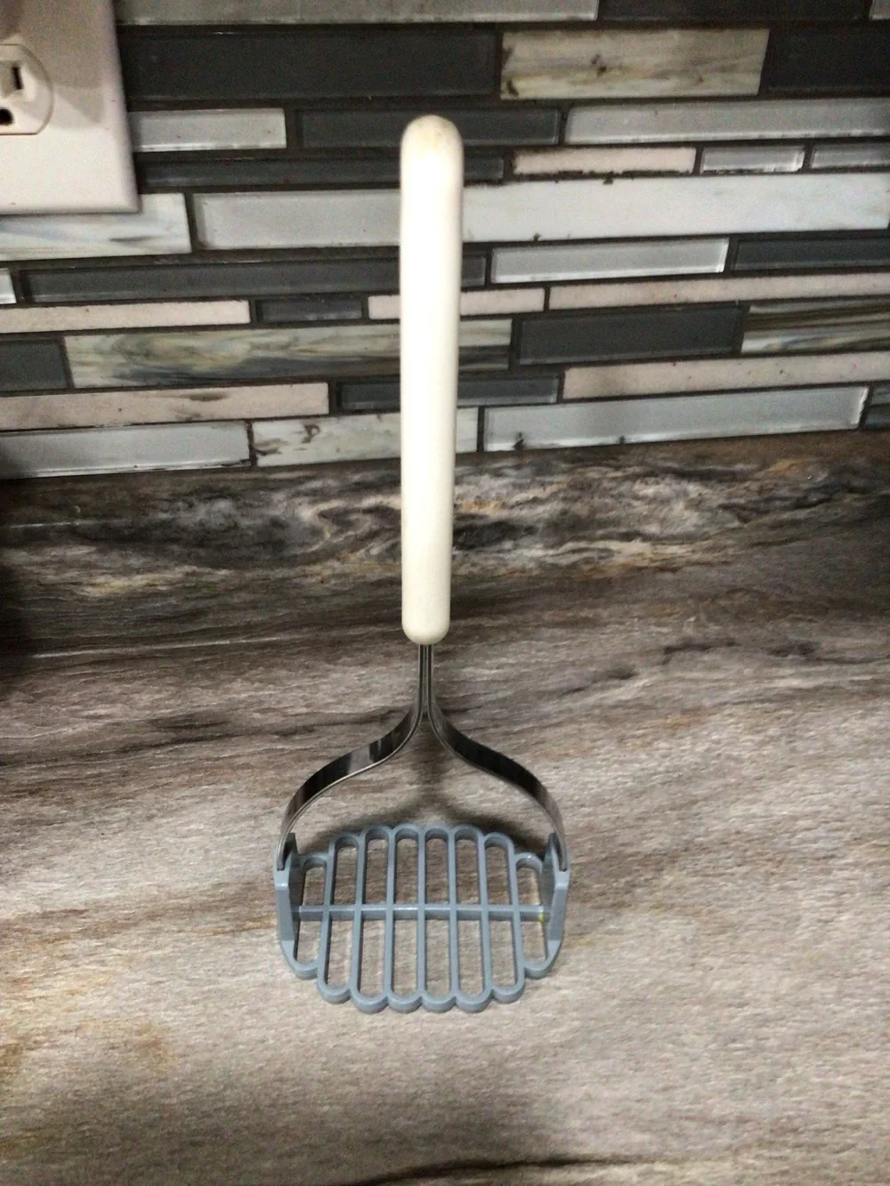 Vintage Bonny USA Potato Masher Blue Plastic Grid White Handle 10.5”